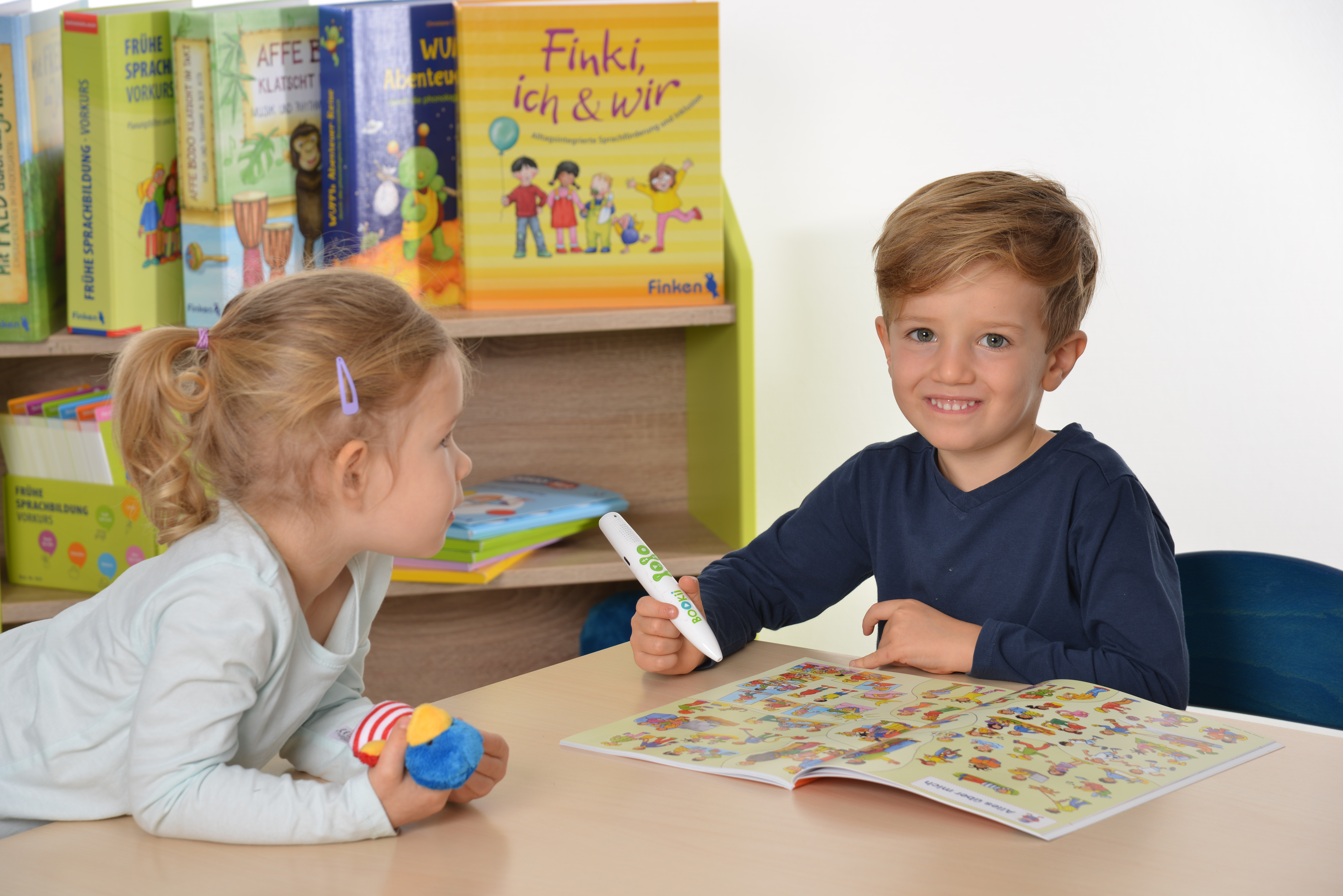 Kita Lernsituation mit BOOKii Hörstift