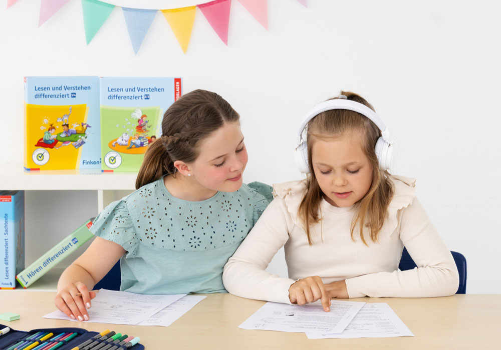 Kinder, Kopfhörer, Lehrmaterial, Arbeitsblätter, Schule,